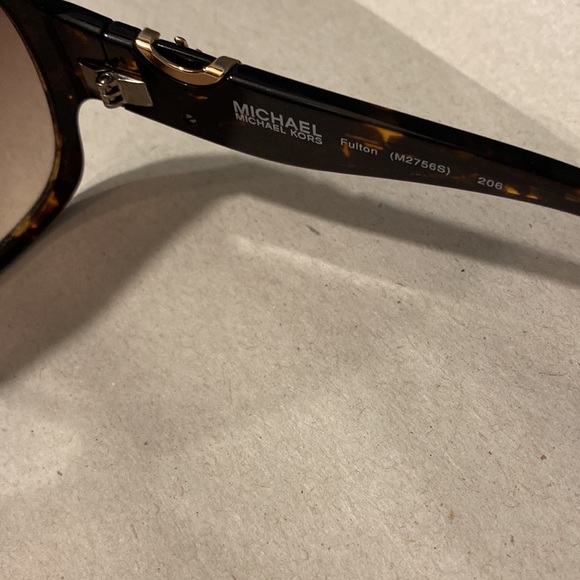 Michael Kors sunglasses with case, tortoise shell frames, brown lens. - Picture 4 of 5